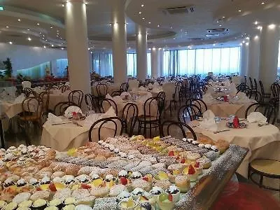 فندق Metropolitan Family 4*